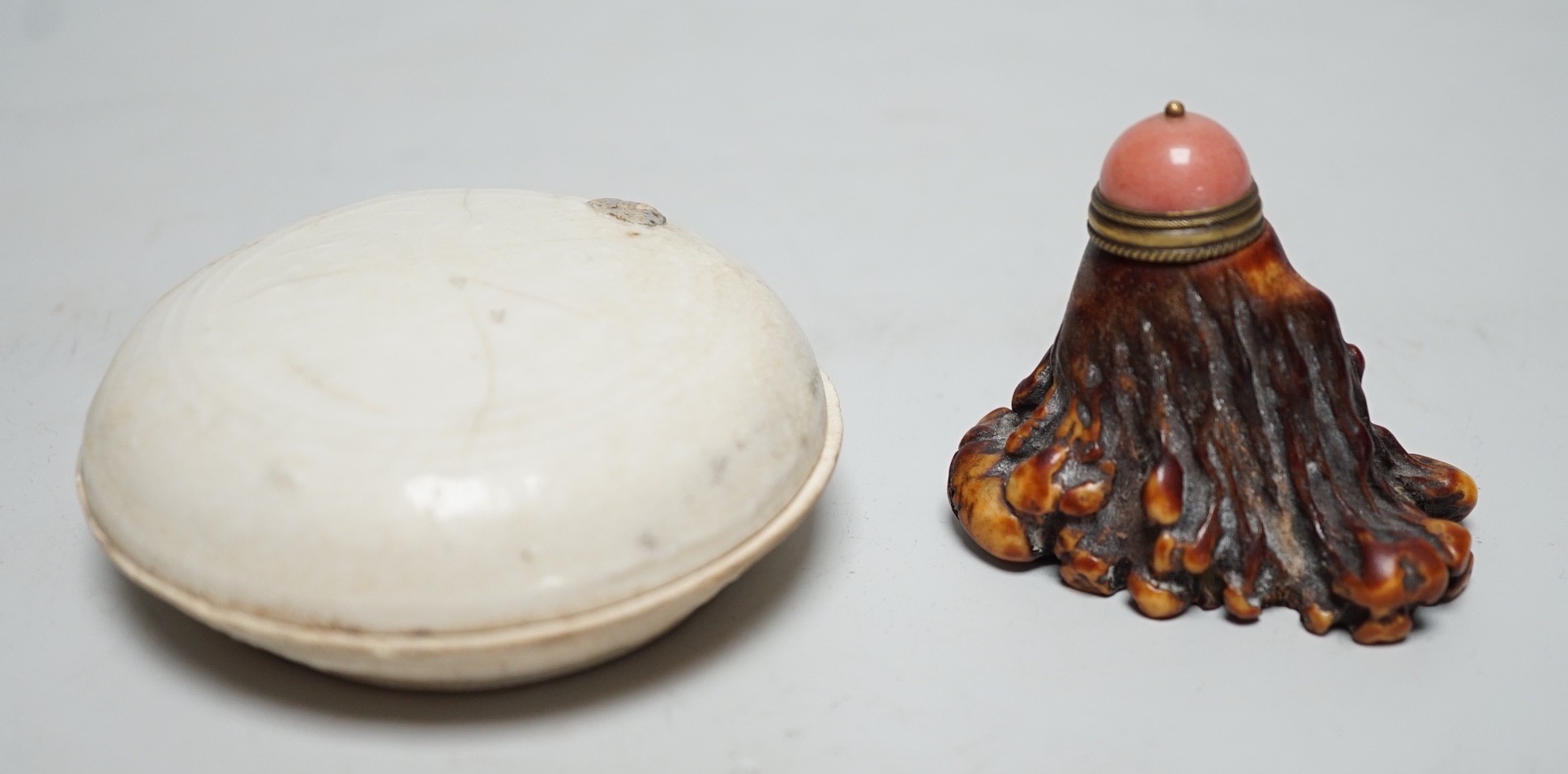 A Chinese box and cover, Fujian kilns, Yuan dynasty, 8cm together with a stag antler snuff bottle